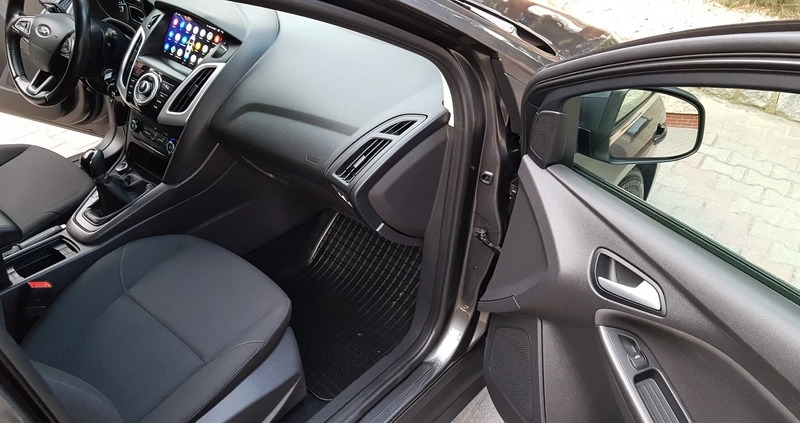 Ford Focus cena 36500 przebieg: 131000, rok produkcji 2017 z Strzegom małe 742